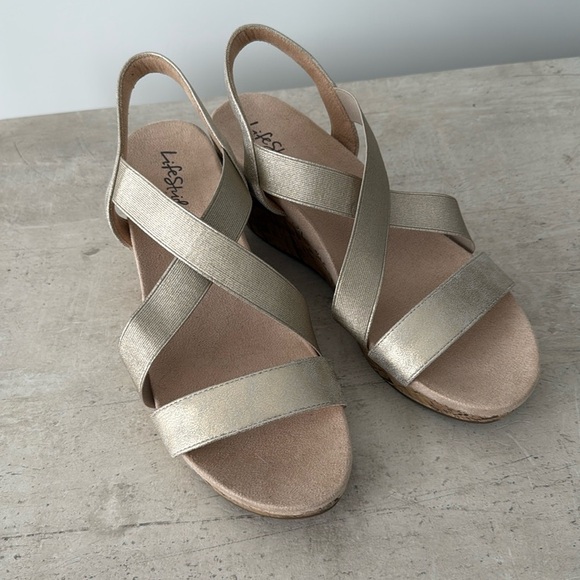 LIFE STRIDE Soft System Gold Shimmer Sandals - Picture 5 of 14